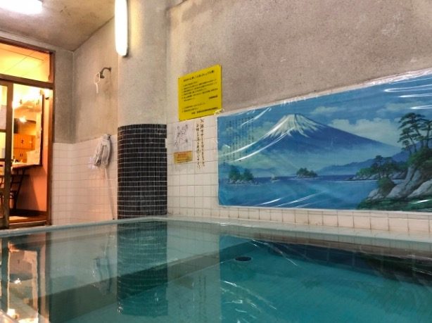 富士山のタイル絵の浴場